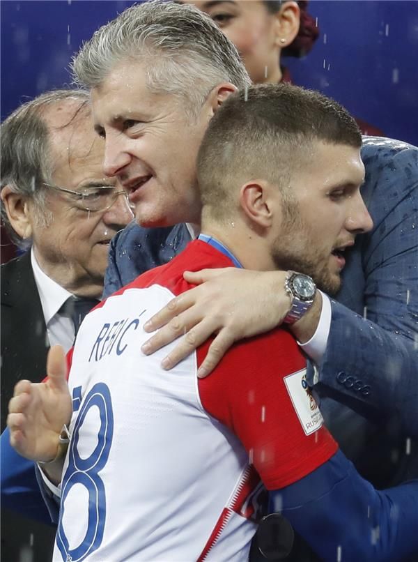 سوكر يواسي لاعبيه