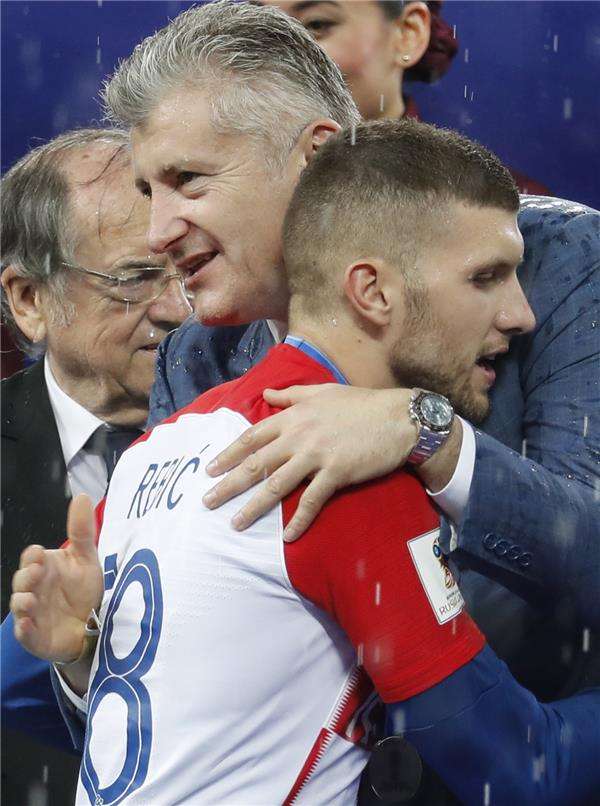 سوكر يواسي لاعبيه