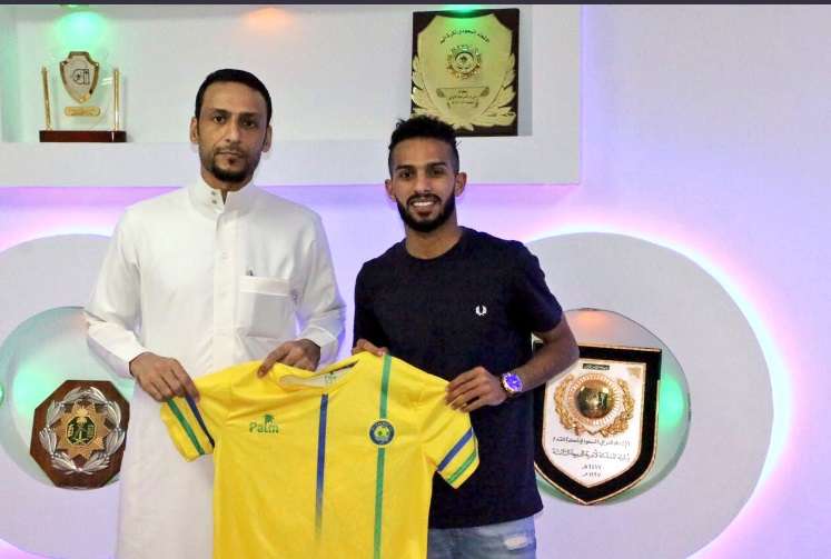 من توقيع اللاعب