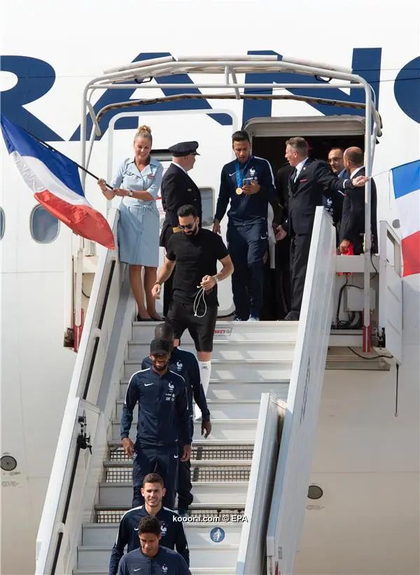 ?i=epa%2fsoccer%2f2018-07%2f2018-07-16%2f2018-07-16-06893356_epa