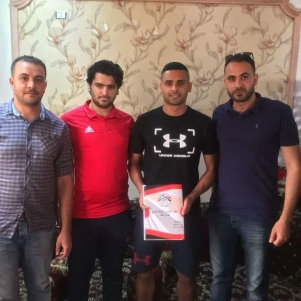 من توقيع اللاعب
