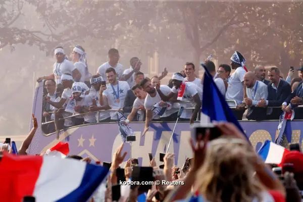 ?i=reuters%2f2018-07-16%2f2018-07-16t192049z_326010772_rc15d0d41300_rtrmadp_3_soccer-worldcup-france-parade_reuters