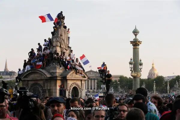 ?i=reuters%2f2018-07-16%2f2018-07-16t193141z_121425115_rc1a52bdcae0_rtrmadp_3_soccer-worldcup-france-parade_reuters