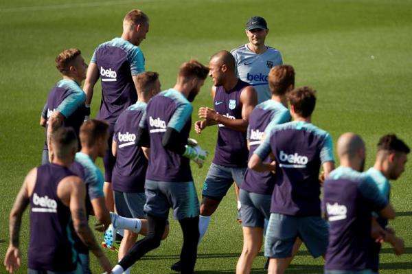 جانب من تدريبات برشلونة استعدادًا للموسم الجديد