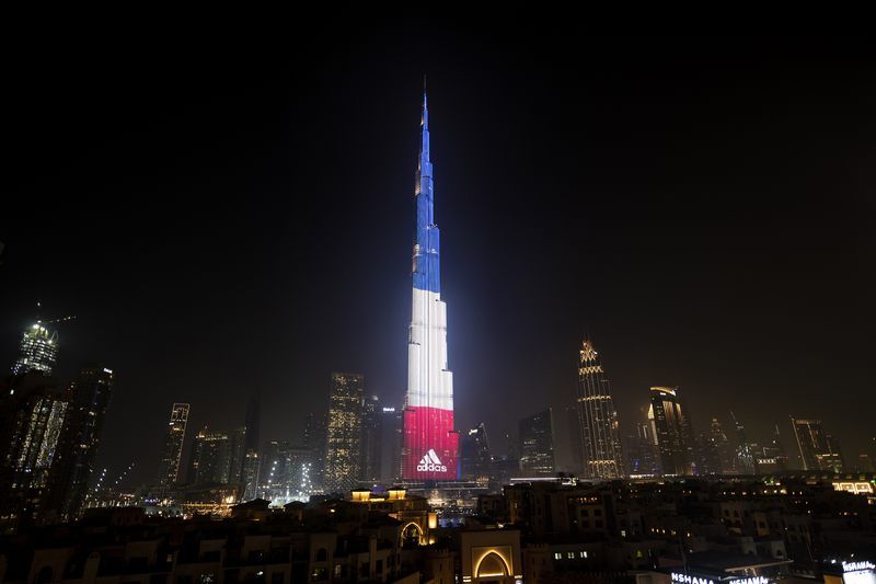 برج خليفة يتزين بعلم فرنسا