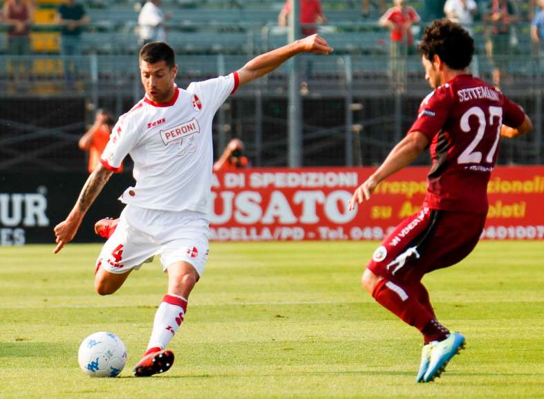 مواجهة سابقة لباري