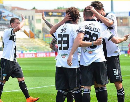 لاعبو بارما