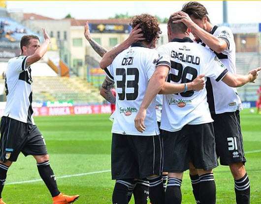 لاعبو بارما