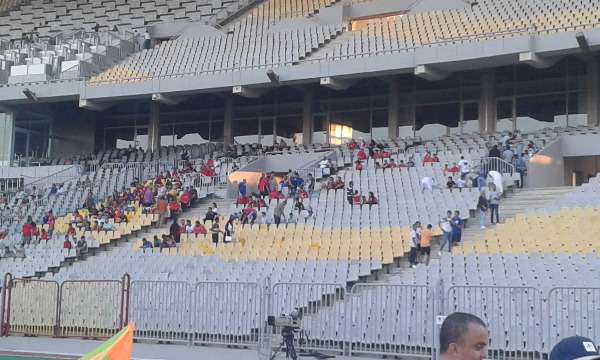 جانب من الحضور الجماهيري