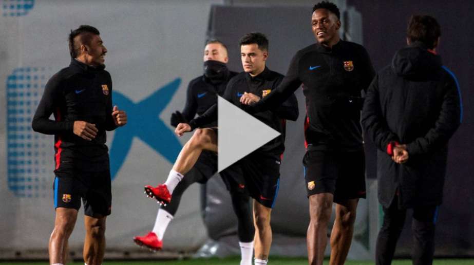 ياري مينا مع لاعبي برشلونة