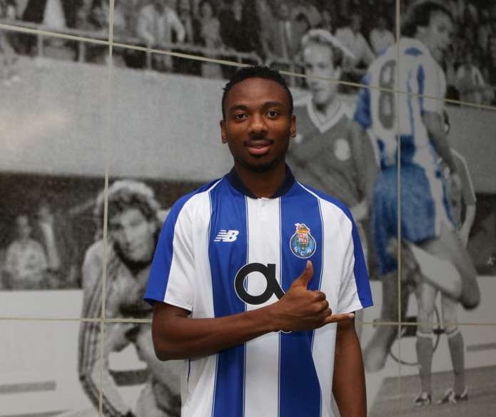 من تقديم اللاعب