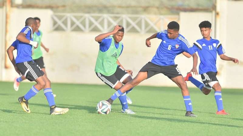 لاعبو منتخب ناشئي الإمارات