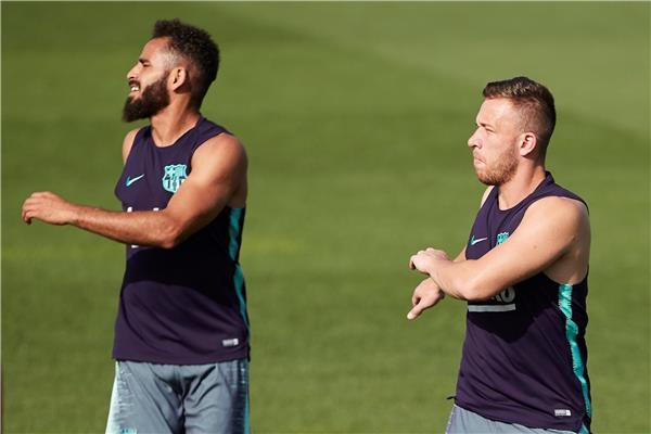 آرثر ميلو (على اليمين)