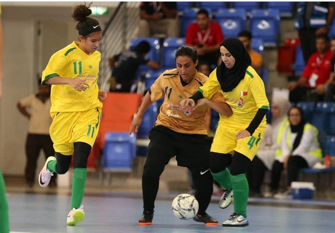 منافسة بين منيرة الحمدان ولاعبات فريق العطاء السعودي