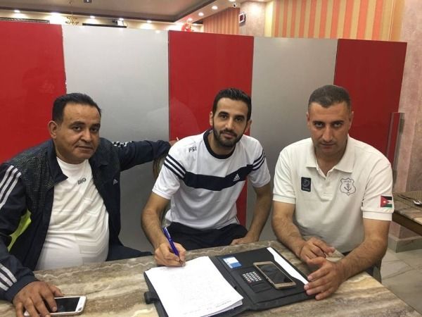 من توقيع العقود