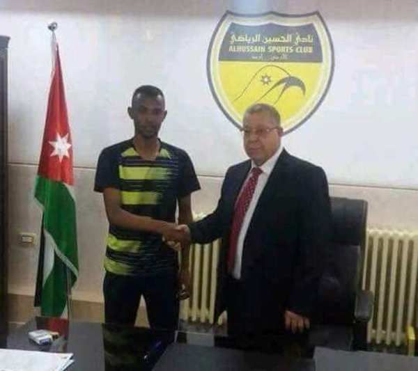 جانب من التوقيع