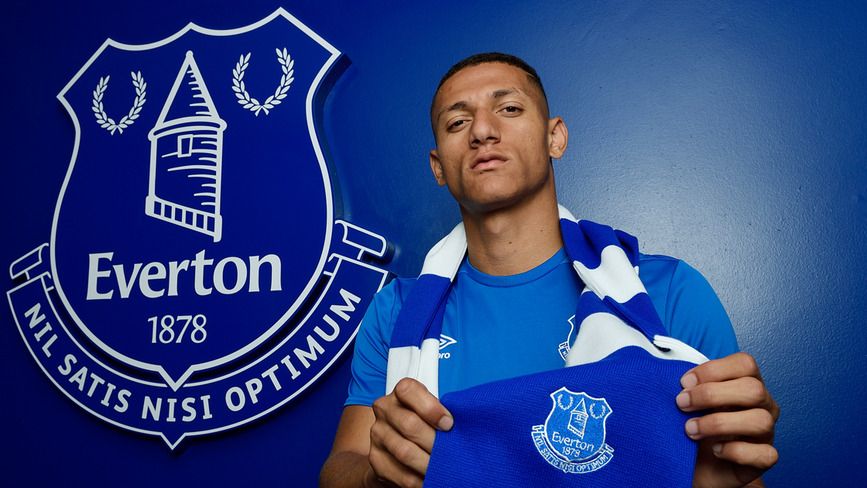 ريتشارليسون بقميص إيفرتون