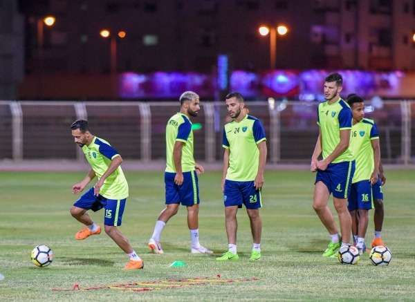 لاعبو الفتح