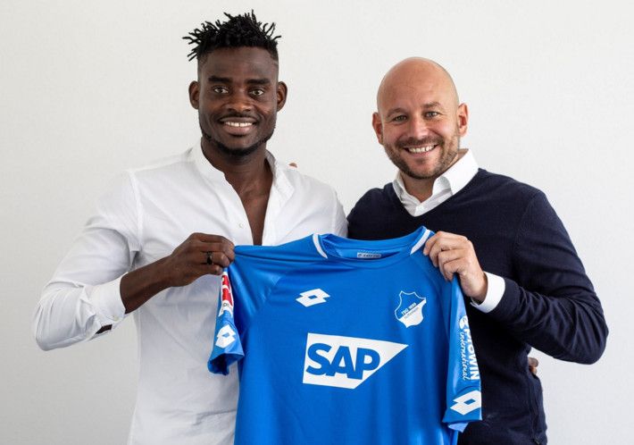 من تقديم اللاعب