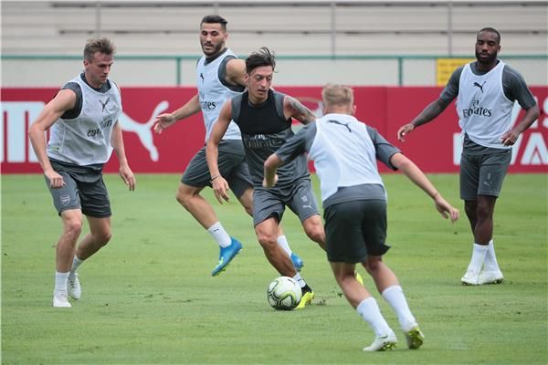 أوزيل من مران آرسنال