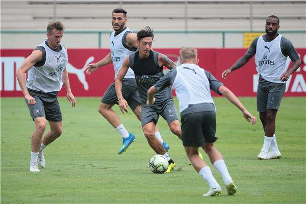 أوزيل من مران آرسنال