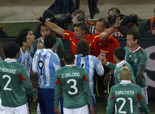 2010-06-27t190515z_01_wcb409_rtridsp_3_soccer-world_reuters