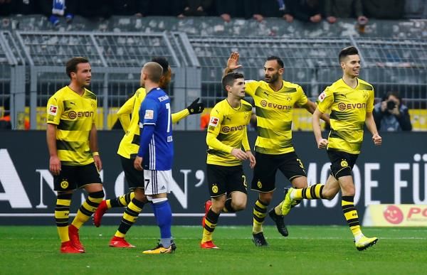 بوليسيتش مع لاعبي دورتموند