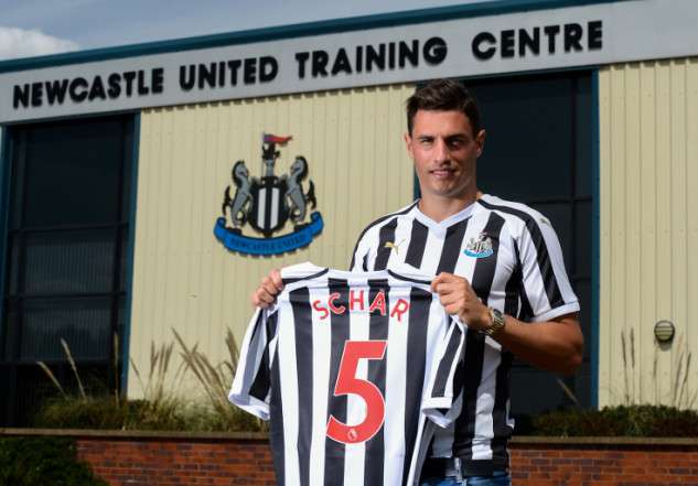 من تقديم اللاعب