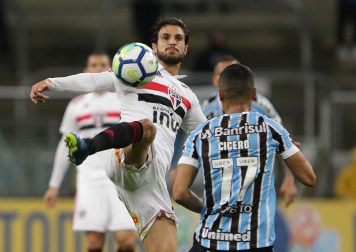 جانب من لقاء جريميو وساو باولو