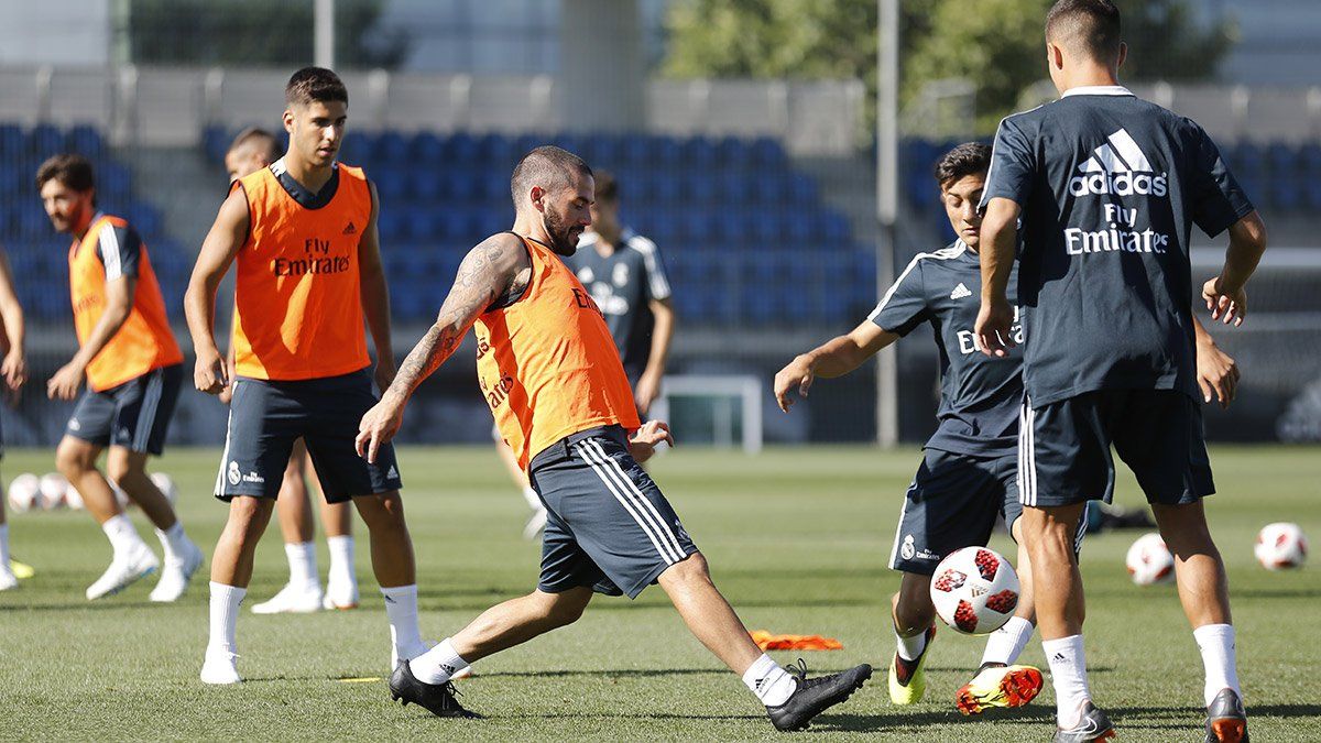 ايسكو يتدرب مع الفريق