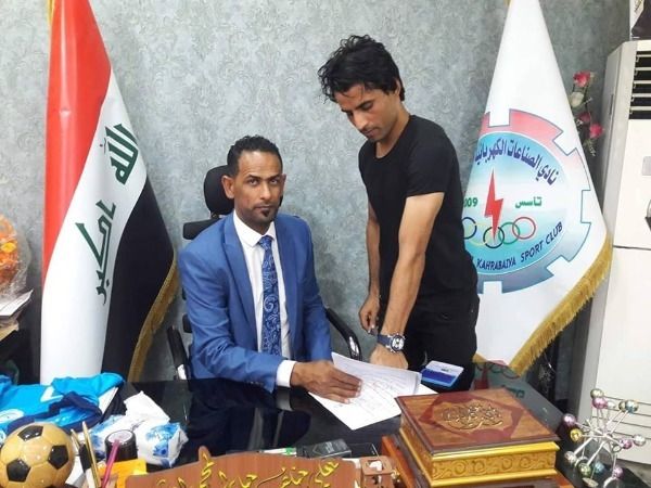 جانب من التوقيع