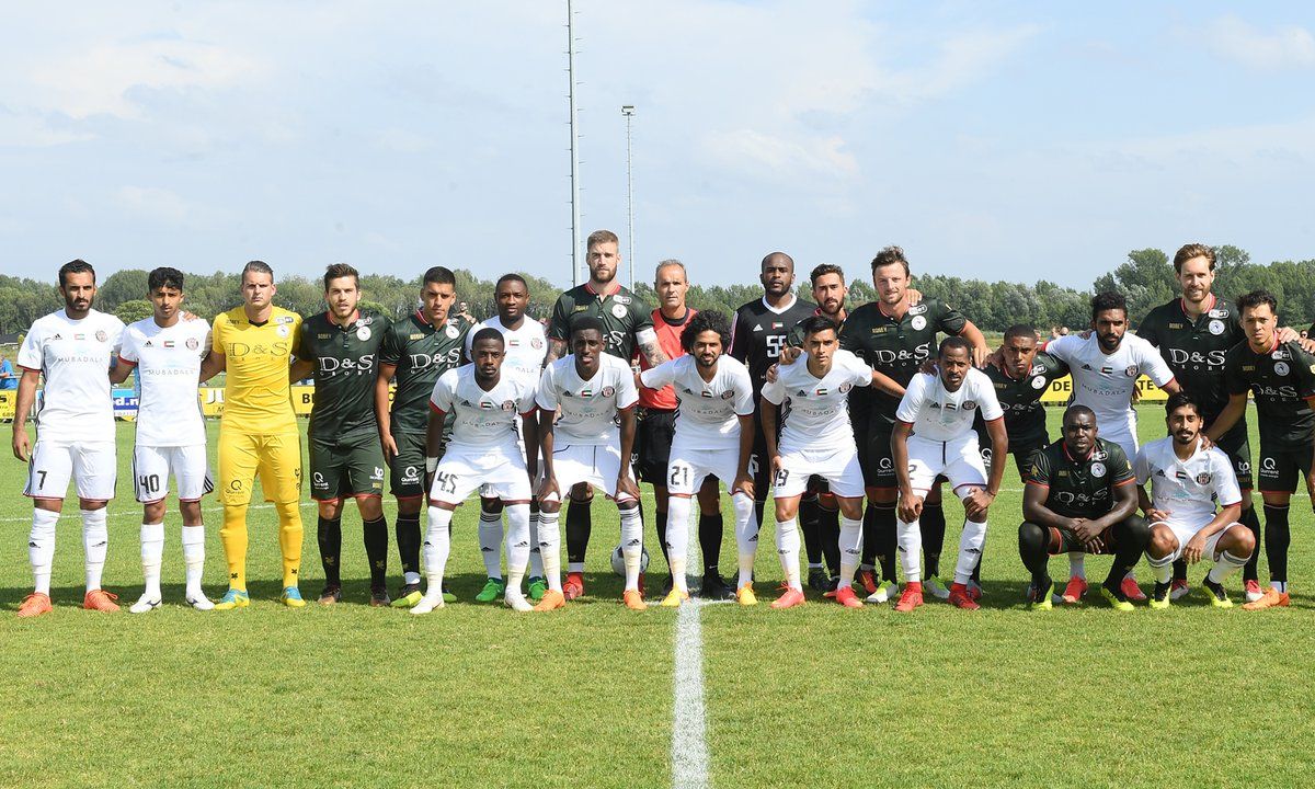 لاعبو الفريقين