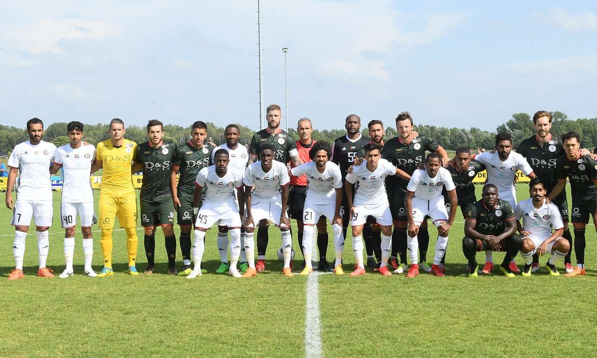 لاعبو الفريقين