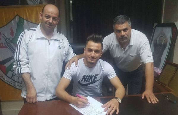 شاهر الطويل يوقع للشباب