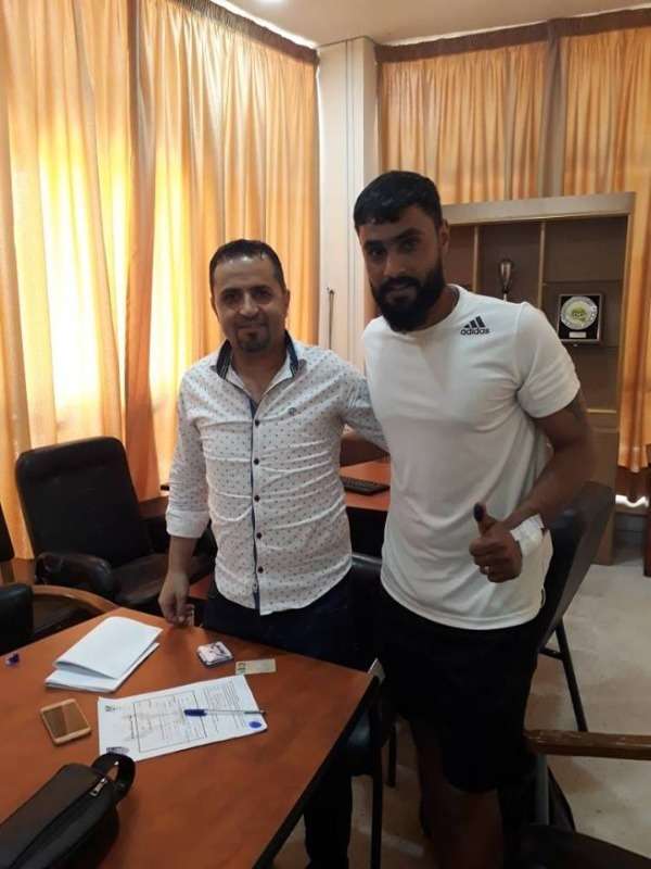 جانب من توقيع العقد