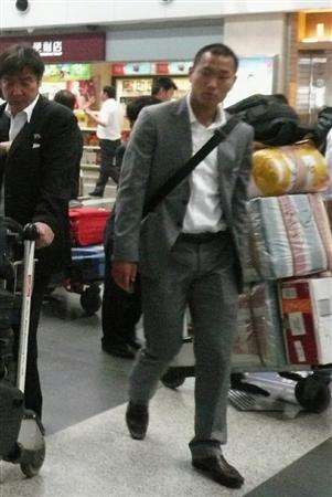 جونغ تاي سي في مطار بكين قبل السفر إلى بيونغ يانغ