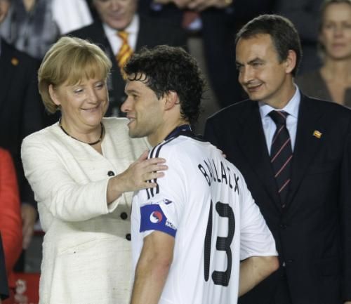 2008-06-29t202656z_01_euro552_rtrnsrp_0_soccer-euro-_reuters