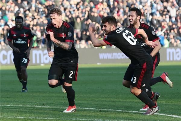 لاعبو ميلان