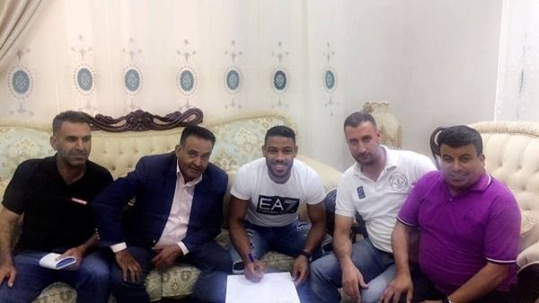 جانب من توقيع النوايشة