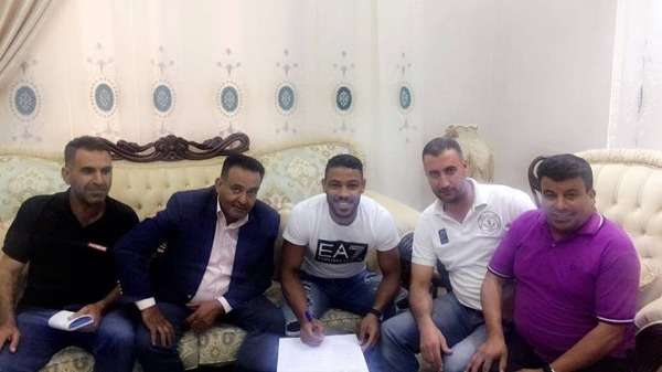 جانب من توقيع النوايشة