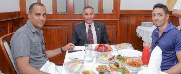 جانب من المأدبة