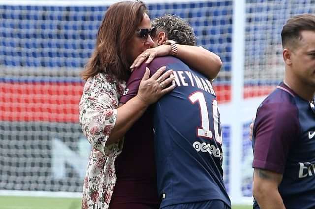 نيمار ووالدته