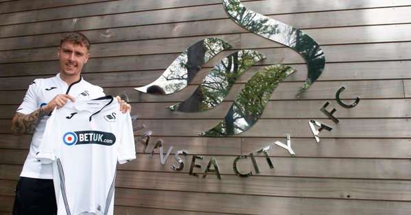  مكاي بقميص سوانزي سيتي