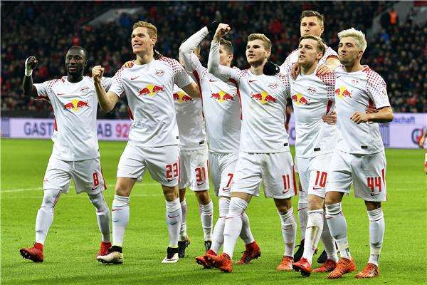 فورسبيرج مع فريقه