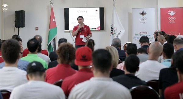 من الاجتماع
