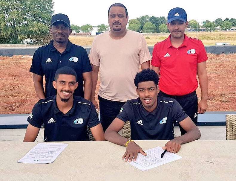 جانب من التوقيع