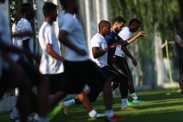 لاعبو الفيصلي