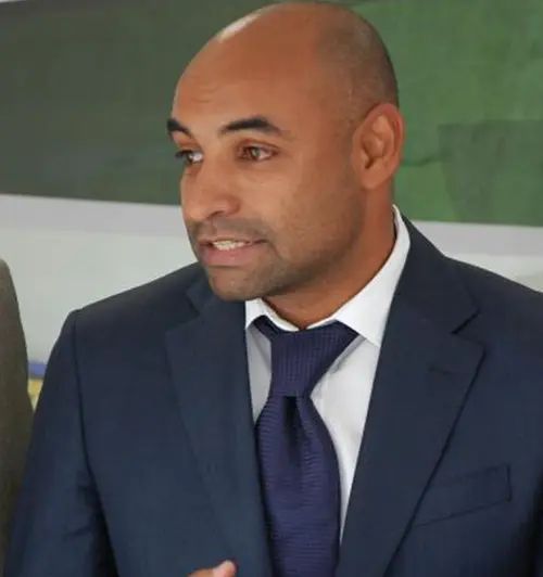 ?i=eldeeb1%2f00008%2f4%2femerson2