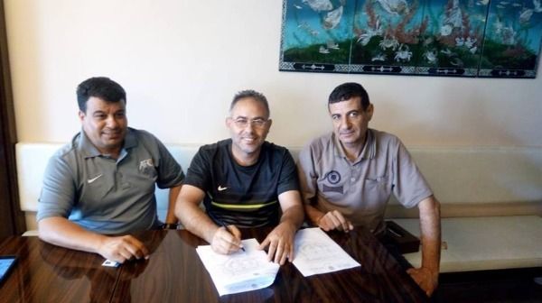 جانب من التوقيع