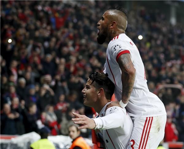 خاميس وفيدال